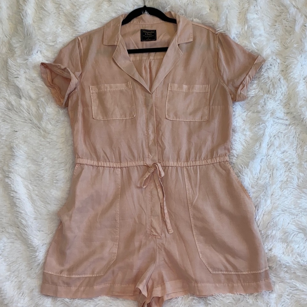 Abercrombie & Fitch light pink romper size L